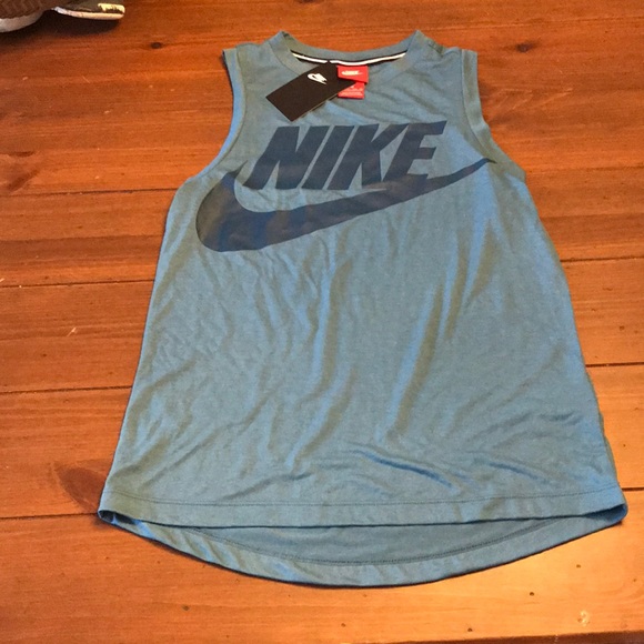 Nike Tops - Women’s Nike Workout Top
